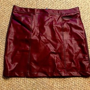 Reitmans burgundy pleather miniskirt size 20